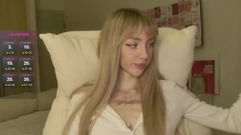 Luna online show from March 5, 2026, 6:48 pm