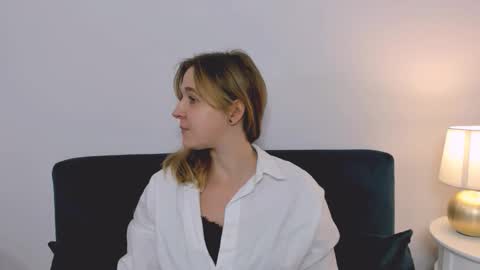 Snapshot of lunakissable chatting on December 17, 2025, 4:24 pm lunakissable online show from December 17, 2025, 4:24 pm