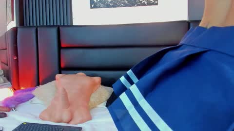 Snapshot of lunalenox chatting on November 28, 2025, 11:57 am Luna Lenox online show from November 28, 2025, 11:57 am