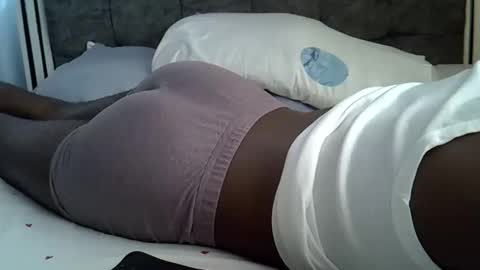 lunalove22_ online show from March 21, 2026, 8:19 am