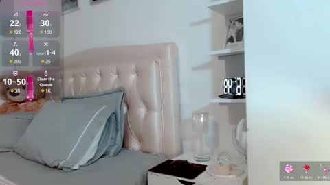 Luna online show from March 8, 2025, 11:49 pm