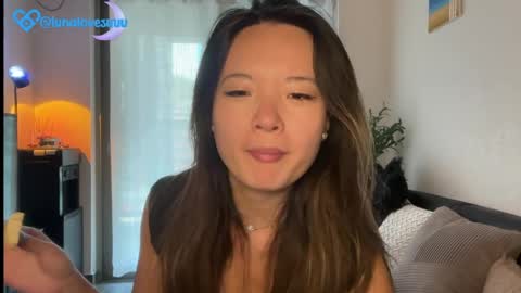 Luna online show from April 1, 2026, 1:28 am