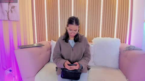 Snapshot of lunamillers_ chatting on May 28, 2026, 4:21 am lunamillers_ online show from May 28, 2026, 4:21 am