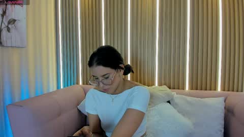 Snapshot of lunamillers_ chatting on June 4, 2026, 4:18 am lunamillers_ online show from June 4, 2026, 4:18 am