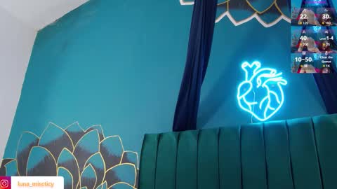 Luna online show from October 25, 2025, 8:03 pm