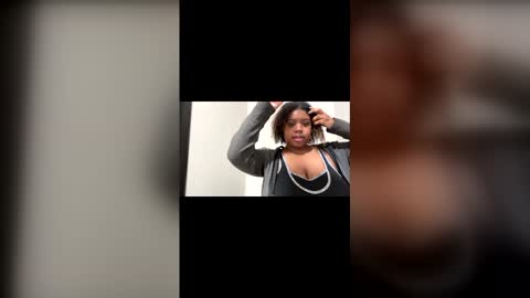 lunamoth00 online show from November 26, 2025, 4:30 pm