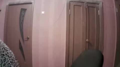 lunamystique_ online show from March 3, 2025, 7:06 pm