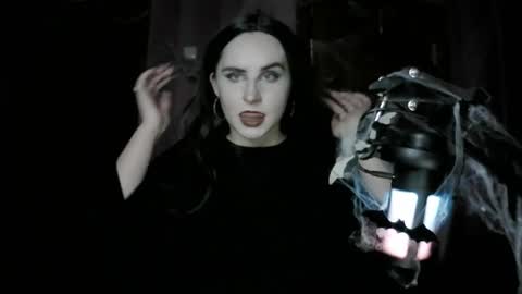 lunamystique_ online show from October 27, 2025, 8:24 pm