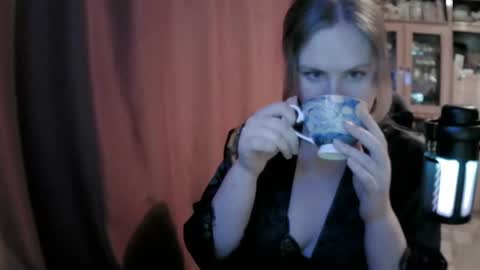 Snapshot of lunamystique_ chatting on June 25, 2026, 7:29 pm lunamystique_ online show from June 25, 2026, 7:29 pm