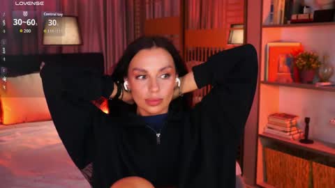 Snapshot of lunanight_ chatting on April 25, 2026, 8:39 pm Luna next streams Mon Fri Sat Sun 8pm-5am gmt0 online show from April 25, 2026, 8:39 pm