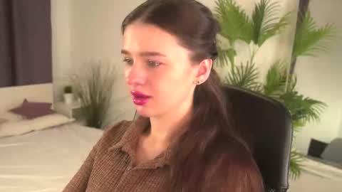 lunaolivia_ online show from November 15, 2025, 12:56 pm