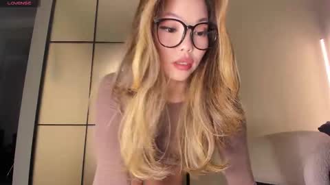 Aisha online show from October 26, 2025, 10:21 am