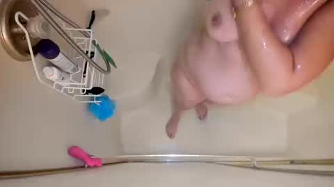 Snapshot of lunapearl__ chatting on October 18, 2025, 8:04 am LunaPearl online show from October 18, 2025, 8:04 am