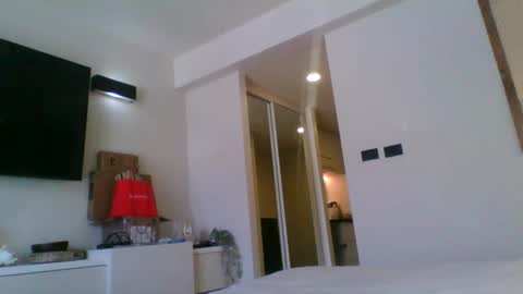 Snapshot of lunapearl__ chatting on December 1, 2025, 6:18 am LunaPearl online show from December 1, 2025, 6:18 am