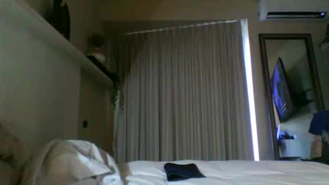 Snapshot of lunapearl__ chatting on December 16, 2025, 8:19 am LunaPearl online show from December 16, 2025, 8:19 am