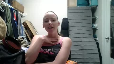lunapixie2020 online show from May 15, 2026, 2:51 am