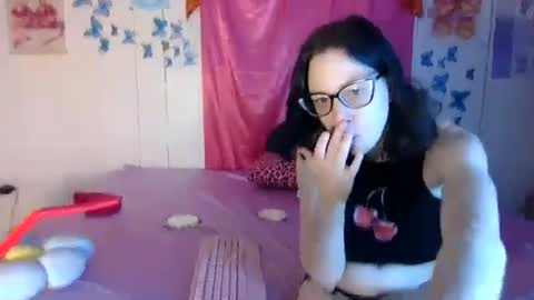 lunaquinn45 online show from December 19, 2025, 9:22 pm