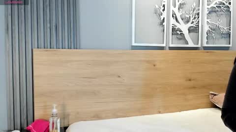 Luna  online show from November 17, 2025, 5:08 pm