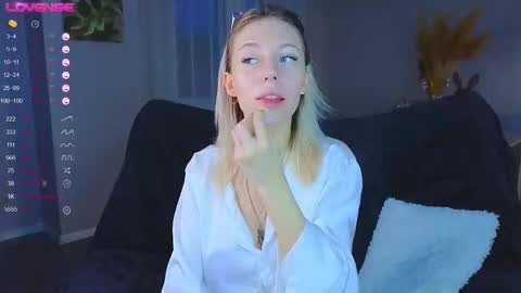 Kelly online show from October 24, 2025, 2:35 pm