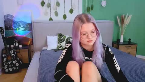 lunariafox online show from March 20, 2026, 2:44 pm