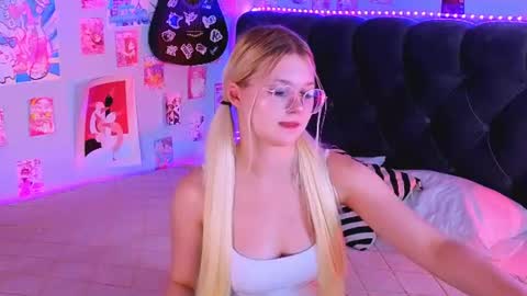 lunariafox online show from July 15, 2026, 2:55 pm