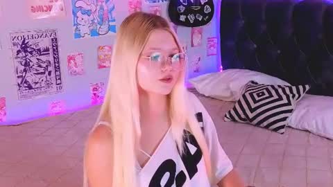 lunariafox online show from July 28, 2026, 3:21 pm