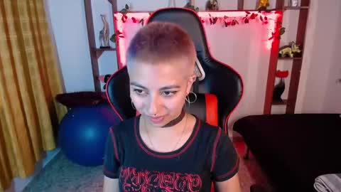 lunarichy online show from November 5, 2025, 8:31 pm