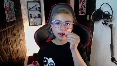 lunarichy online show from November 11, 2025, 7:47 pm