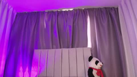  Luna  online show from January 22, 2025, 6:41 pm