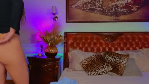 Luna Rishi online show from November 15, 2025, 6:33 am