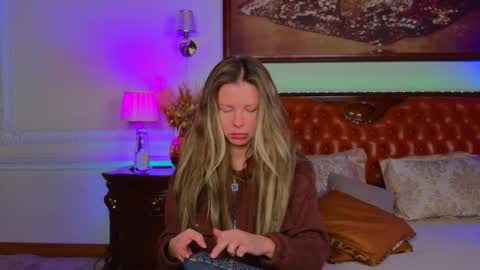 Luna Rishi online show from December 1, 2025, 6:07 am