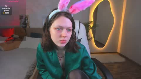 Snapshot of lunarlily7 chatting on April 5, 2026, 5:37 am Lily online show from April 5, 2026, 5:37 am