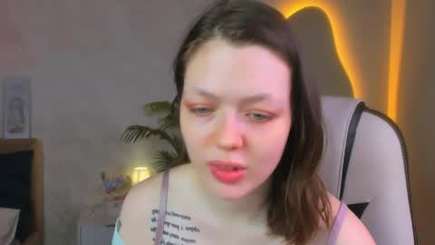 Snapshot of lunarlily7 chatting on April 16, 2026, 5:41 am Lily online show from April 16, 2026, 5:41 am