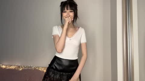 Snapshot of lunarmolly chatting on April 15, 2026, 6:04 pm LunarMoly online show from April 15, 2026, 6:04 pm