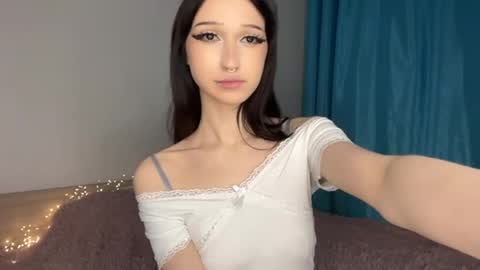 Snapshot of lunarmolly chatting on April 15, 2026, 7:58 pm LunarMoly online show from April 15, 2026, 7:58 pm