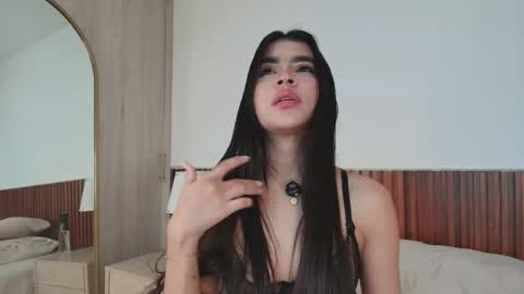 Luna Rousse online show from June 3, 2026, 2:36 am
