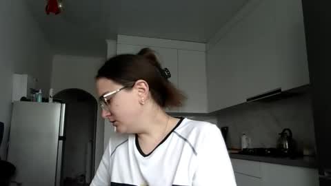 lunavelvet3 online show from October 28, 2025, 11:25 am