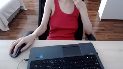 lunavibe_ online show from June 21, 2026, 11:46 am