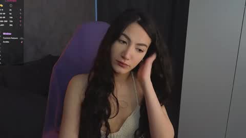 lunavirelle online show from April 17, 2026, 10:07 am