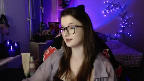 Snapshot of lunaxcherry chatting on April 30, 2026, 8:57 pm LunaXcherry online show from April 30, 2026, 8:57 pm