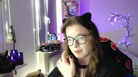 Snapshot of lunaxcherry chatting on May 9, 2026, 11:04 am LunaXcherry online show from May 9, 2026, 11:04 am