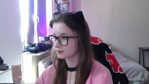 Snapshot of lunaxcherry chatting on June 7, 2026, 11:03 am LunaXcherry online show from June 7, 2026, 11:03 am