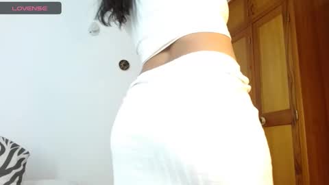 lunayois02 online show from February 17, 2025, 2:42 am