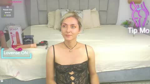 lunitadiva online show from October 27, 2025, 1:59 pm