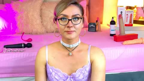 lunitadiva online show from March 9, 2026, 3:49 pm