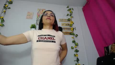 Snapshot of lunitaqueen_ chatting on December 3, 2025, 4:20 am Luna Tamara online show from December 3, 2025, 4:20 am