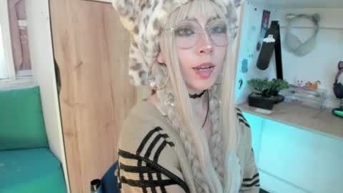 Snapshot of lunivyra chatting on July 23, 2026, 5:00 pm lunivyra online show from July 23, 2026, 5:00 pm