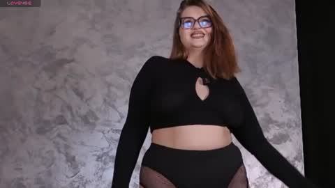 lunna_azure online show from June 28, 2026, 7:31 pm