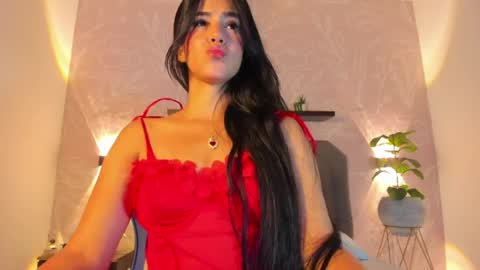 Snapshot of lunna_celeste chatting on April 30, 2026, 12:33 pm L U N A online show from April 30, 2026, 12:33 pm