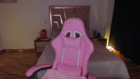 LUNA ROSE online show from April 7, 2026, 3:07 am